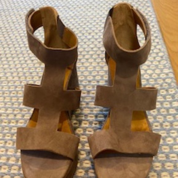 NEW without tags, pristine COCLICO sueded-leather platform sandal! - Picture 2 of 9